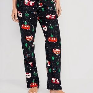 Old Navy soft cotton flannel holiday camper pajama bottoms. Size XL. NWOT.